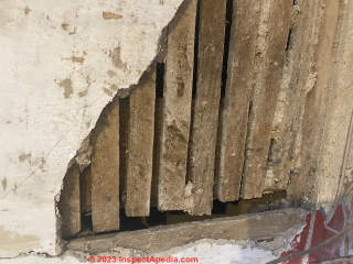 1790s Maryland sawn lath (C) InspectApedia.com Rebecca